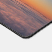 Morgens Höhepunkt über Wolken Schreibtischunterlage (Ecke)