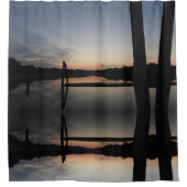 Morgens Sonnenaufgang über den Fluss Reflections Duschvorhang (Vorderseite)