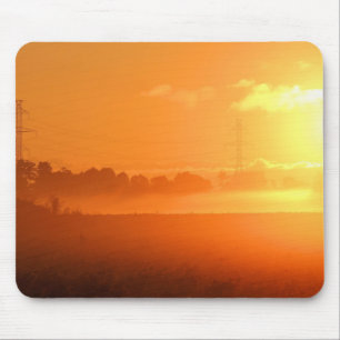 Morgensonnenaufgang mit Nebel Mousepad