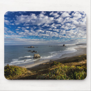 Morgenwolken und Nebel am Strand Mousepad