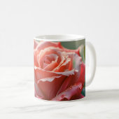 Morning Dew auf einer blühenden Rose Kaffeetasse (VorderseiteRechts)