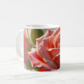 Morning Dew auf einer blühenden Rose Kaffeetasse (Vorderseite Links)