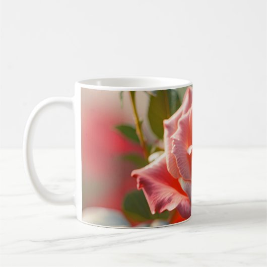 Morning Dew auf einer blühenden Rose Kaffeetasse (Links)