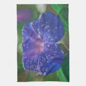 Morning Glory (Ipomoea Purpurea) Petals und Dew Dr Geschirrtuch (Vertikal)