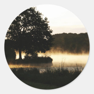 Morning Lake Scene sta Runder Aufkleber