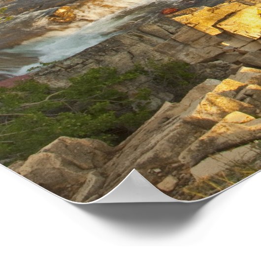 Morning light grüßt die Swiftcurrent Falls im Poster (Ecke)