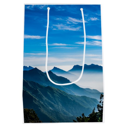 Morning Mountains Mist Landscape Mittlere Geschenktüte (Rückseite)