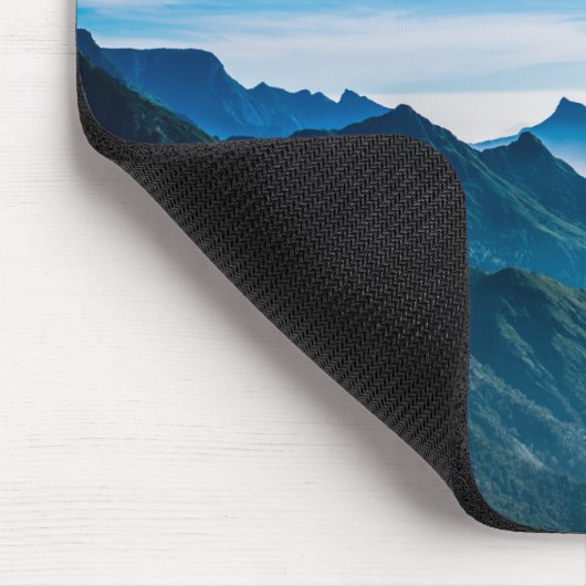 Morning Mountains Nebellandschaft Mousepad (Ecke)