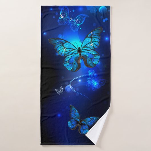 Morpho Butterfly im dunklen Hintergrund Badehandtuch (Badehandtuch)