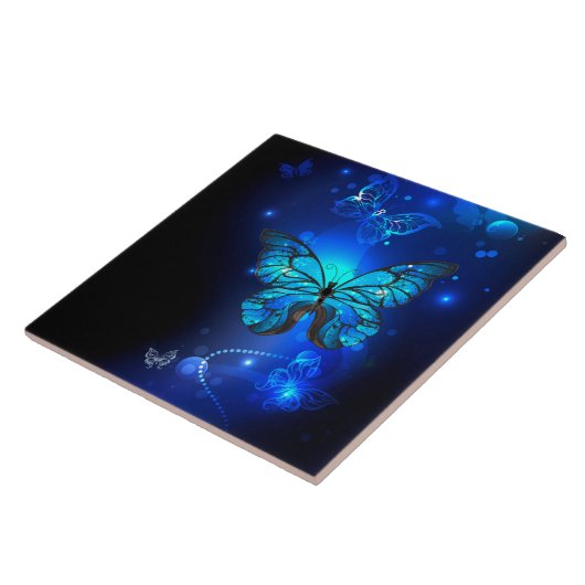 Morpho Butterfly im dunklen Hintergrund Fliese (Seite)