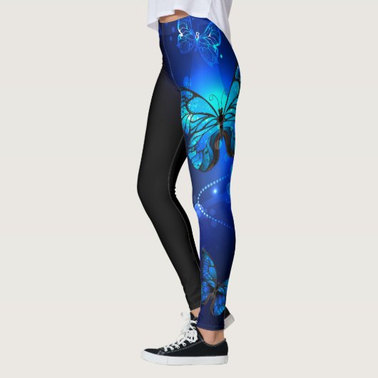 Morpho Butterfly im dunklen Hintergrund Leggings (Links)