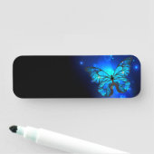 Morpho Butterfly im dunklen Hintergrund Namensschild (Beispiel)