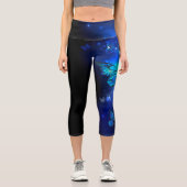 Morpho Butterfly in the Dark Background Capri Leggings (Vorderseite)