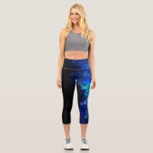 Morpho Butterfly in the Dark Background Capri Leggings (Vorderseite)