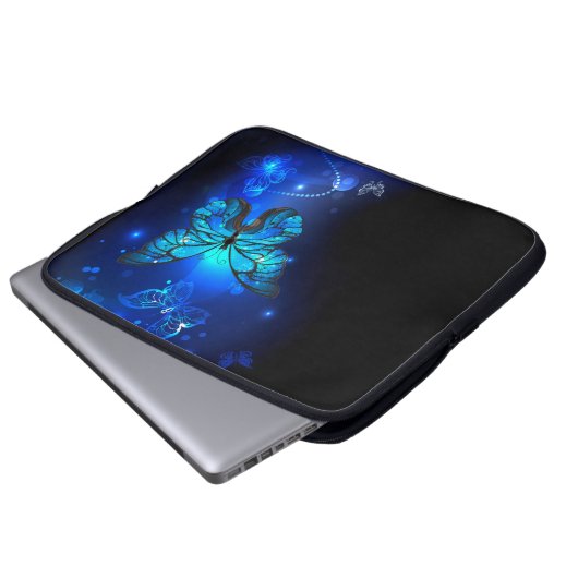 Morpho Butterfly in the Dark Background Laptopschutzhülle (Vorne Knopf)