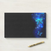 Morpho Butterfly in the Dark Background Post-it Klebezettel (Auf Schreibtisch)