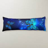 Morpho Butterfly in the Dark Background Seitenschläferkissen (Vorderseite)