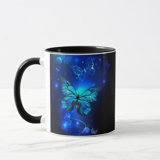 Morpho Butterfly in the Dark Background Tasse (Links)