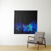 Morpho Butterfly in the Dark Background Wandteppich (Beispiel (Horizontal))