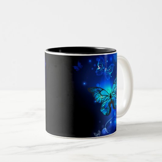 Morpho Butterfly in the Dark Background Zweifarbige Tasse (VorderseiteRechts)