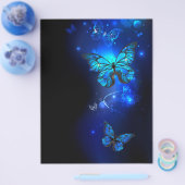Morpho-Schmetterling auf dunklem Hintergrund Flyer (Einzeln)