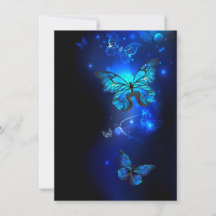 Morpho-Schmetterling im dunklen Hintergrund