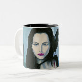 Morrigan und Raben-Tasse Zweifarbige Tasse (Vorderseite Links)