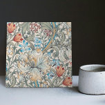 Morris Golden Lido Art Nouveau Floral Pattern Fliese<br><div class="desc">William Morris Lily Pattern Design. William Morris war ein englischer Textil-Designer, Künstler, Schriftsteller und Sozialist, der mit der Pre-Raphaelite Brotherhood und British Arts and Crafts Movement assoziiert war. Er gründete eine Designfirma in Partnerschaft mit dem Künstler Edward Burne-Jones und dem Dichter und Künstler Dante Gabriel Rossetti. Dieses wunderschöne Jugendstil-Kunstmuster besticht...</div>