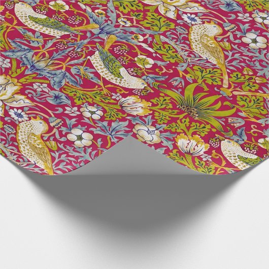 Morris Red Background Strawberry Diief Pattern Geschenkpapier (Ecke)