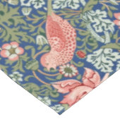 Morris Strawberry Thief Floral Pattern Blue Green Tischdecke (Schrägansicht)