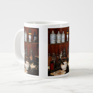 Mörser und Stößel in der Drogerie Jumbo-Tasse