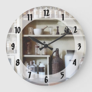 Mortar and Pestle and Bottles on Shelves Große Wanduhr