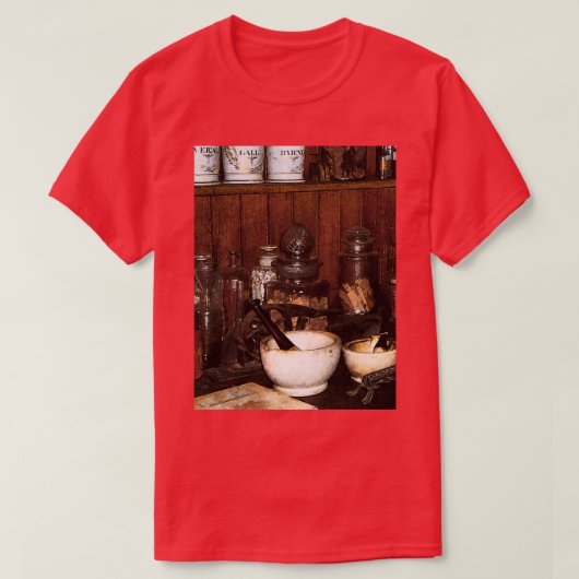 Mortar and Pestle in Drug Store T-Shirt (Design vorne)