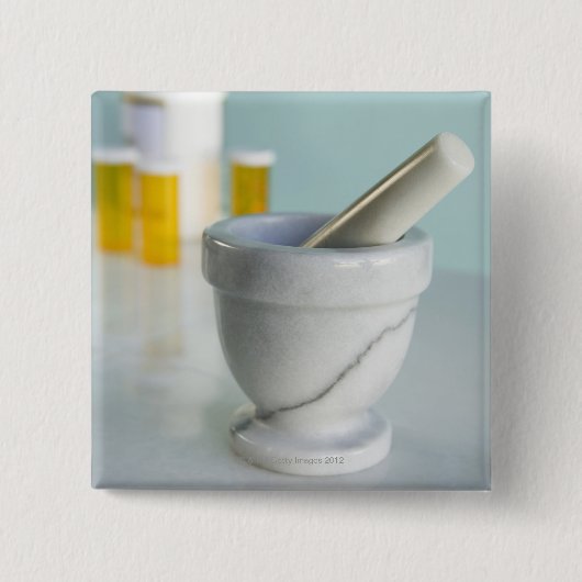 Mortar und Pestbrot, Flaschen für Pilze im Hinterg Button (Vorderseite)