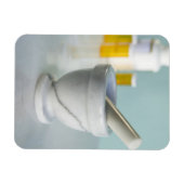 Mortar und Pestbrot, Flaschen für Pilze im Hinterg Magnet (Horizontal)