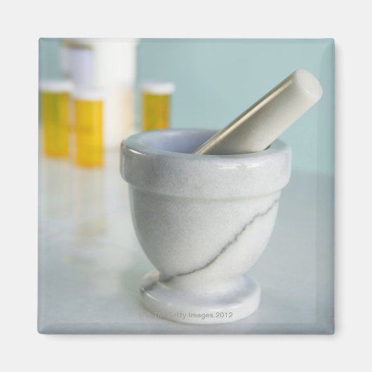 Mortar und Pestbrot, Flaschen für Pilze im Hinterg Magnet (Vorne)