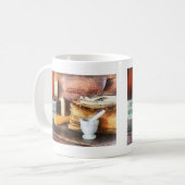 Mortar und Pestle und Kakaoschachtel Kaffeetasse (Vorderseite Links)