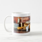 Mortar und Pestle und Kakaoschachtel Kaffeetasse (Links)