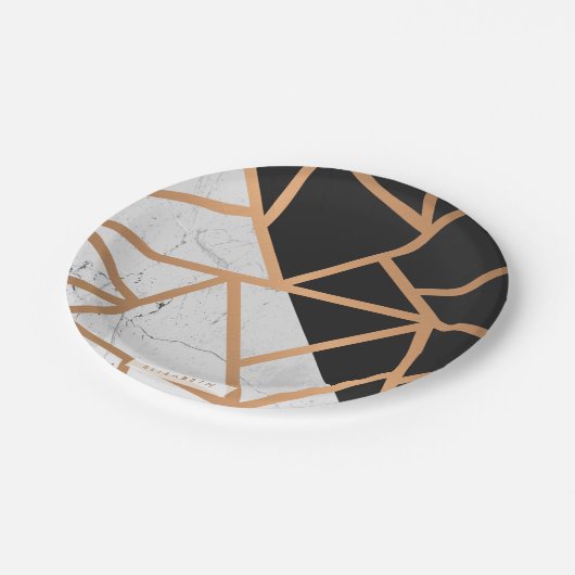 Mosaik aus schwarzem und weißem goldfarbenem Marmo Pappteller (Schrägansicht)