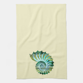 Mosaik-blaue u. grüne Nautilus-Muschel auf Gelb Handtuch