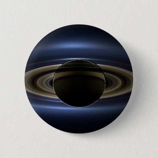 Mosaik des Saturn-Systems, das von der Sonne zurüc Button (Vorderseite)
