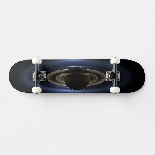 Mosaik des Saturn-Systems, das von der Sonne zurüc Skateboard (Horizontal)
