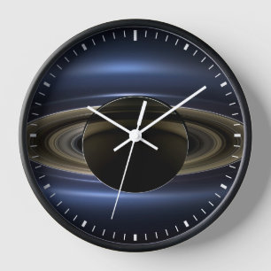 Mosaik des Saturn-Systems, das von der Sonne zurüc Uhr