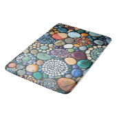 Mosaik farbenfroher Stone Word Sea Glass Badematte (Schrägansicht)