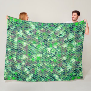 Mosaik in grünlichen Dreiecken mit Gradiententönen Fleecedecke