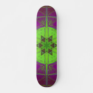Mosaik Kaleidoskop Blume Grün Lila und Blau Skateboard