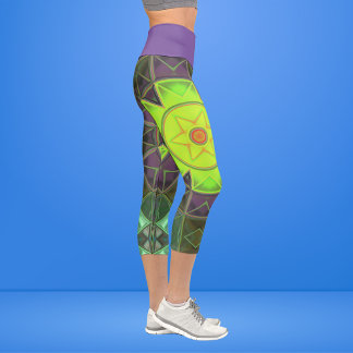 Mosaik Kaleidoskop Blume Grün Lila und Gelb Capri Leggings