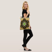 Mosaik Mandala Blume Gelb und Schwarz Tasche (Am Model)