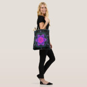 Mosaik Mandala Blume Rosa und Schwarz Tasche (Am Model)