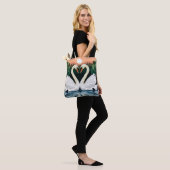 Mosaik-Schwanpaar bildet Herzform Tasche (Am Model)